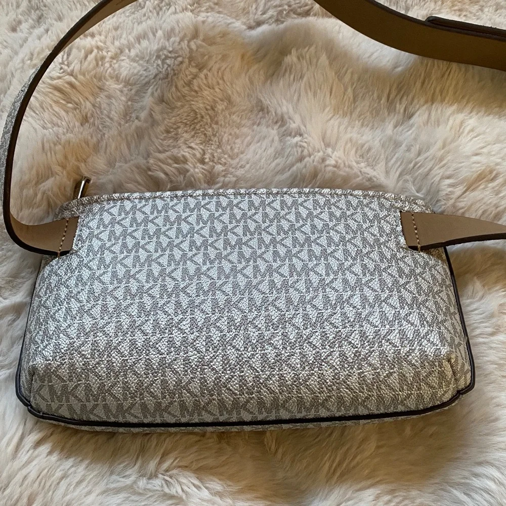 Michael Kors Silver White Logo Belt Bag with Silver Hardware - Picture 5 of 16